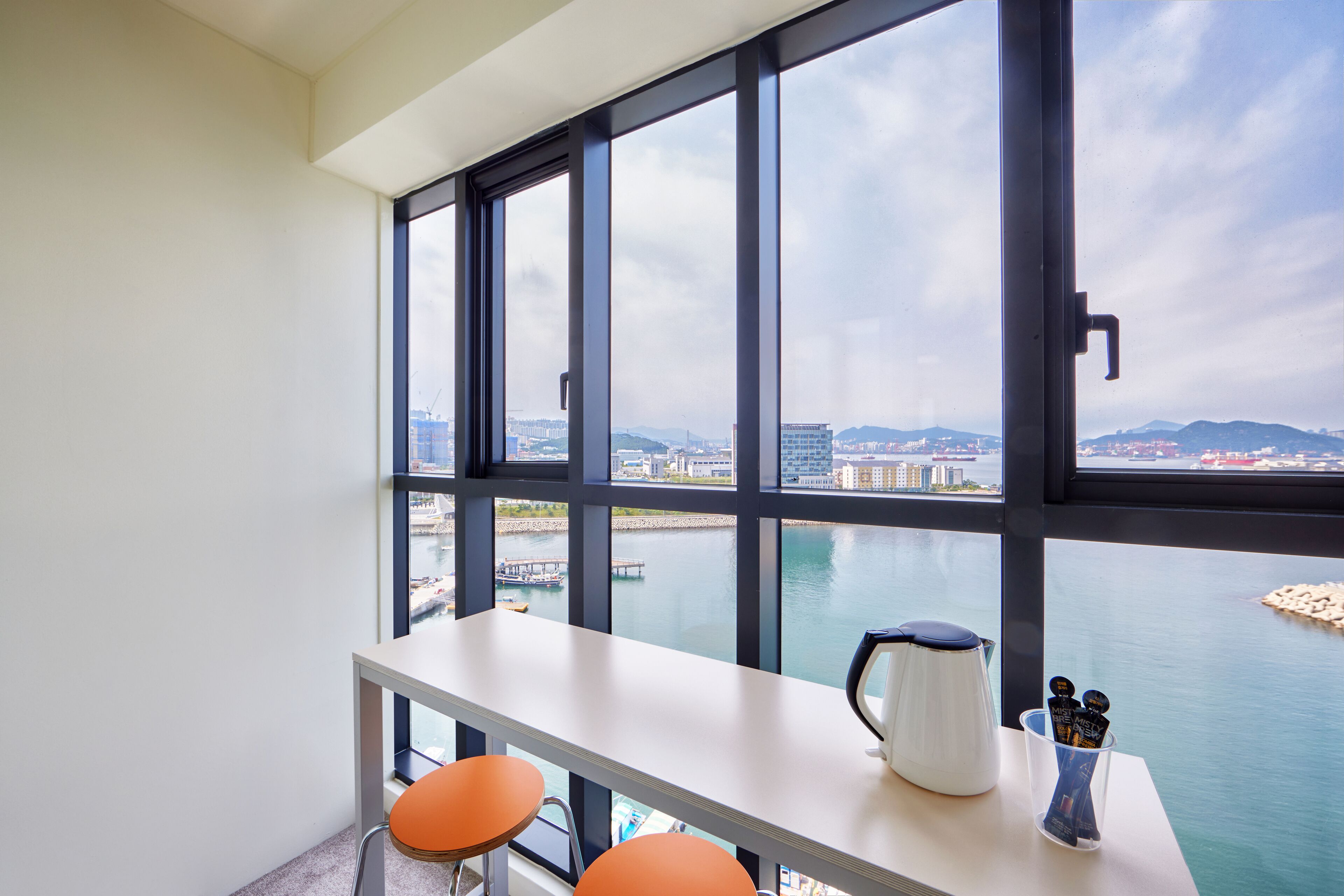 Shiftdoor Residence Hari
