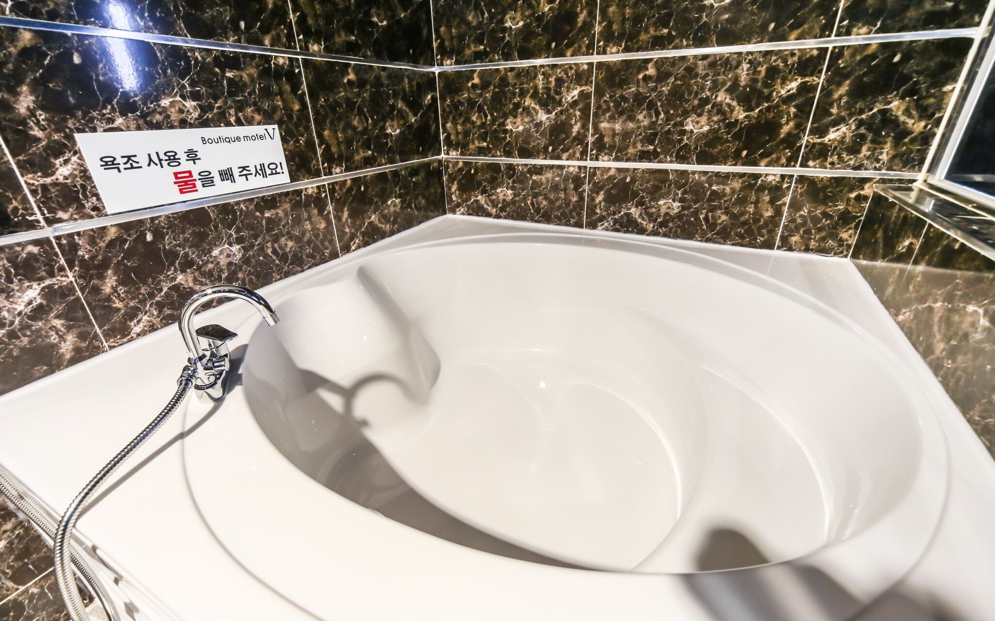 Changwon Myeongseodong Hotel V
