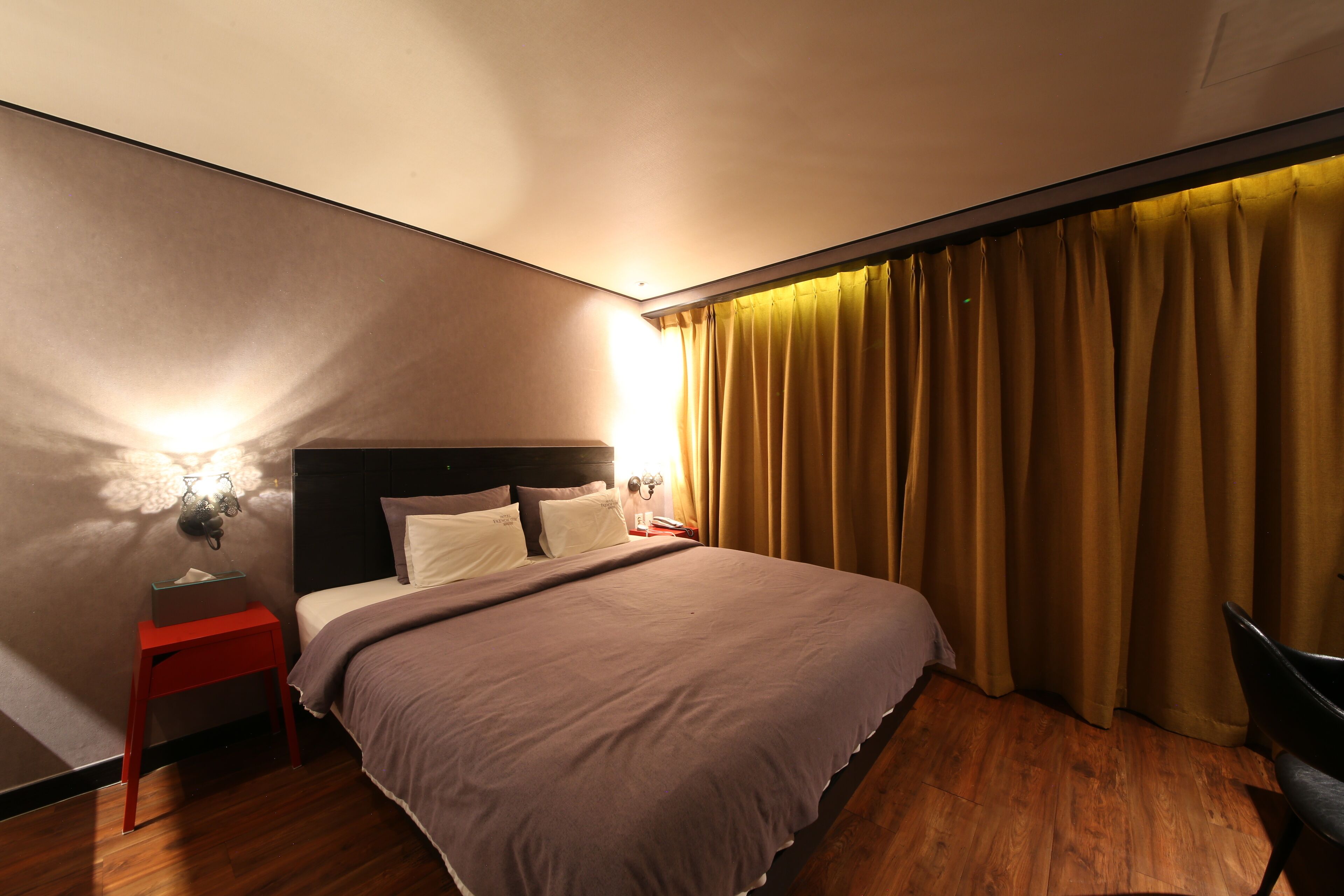 French Code Hotel