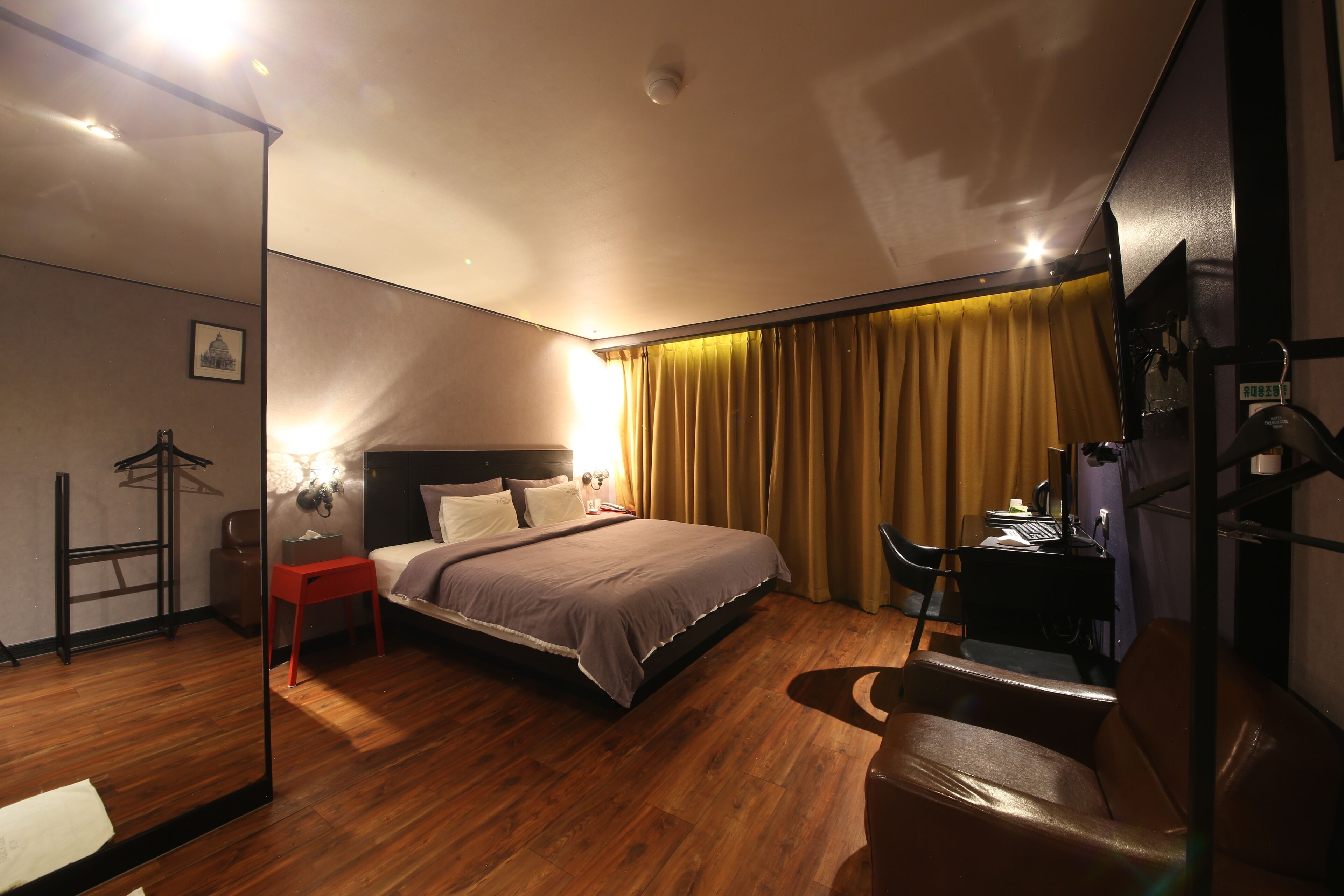French Code Hotel