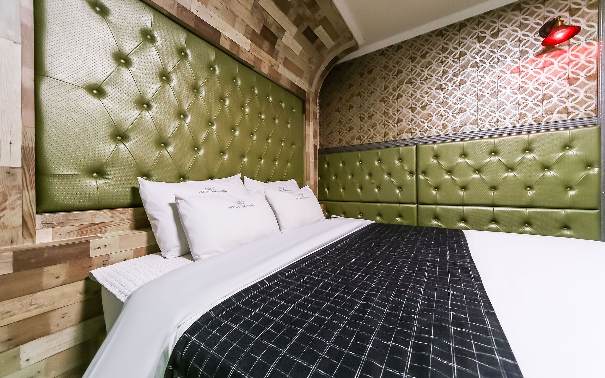 Raphael Hotel