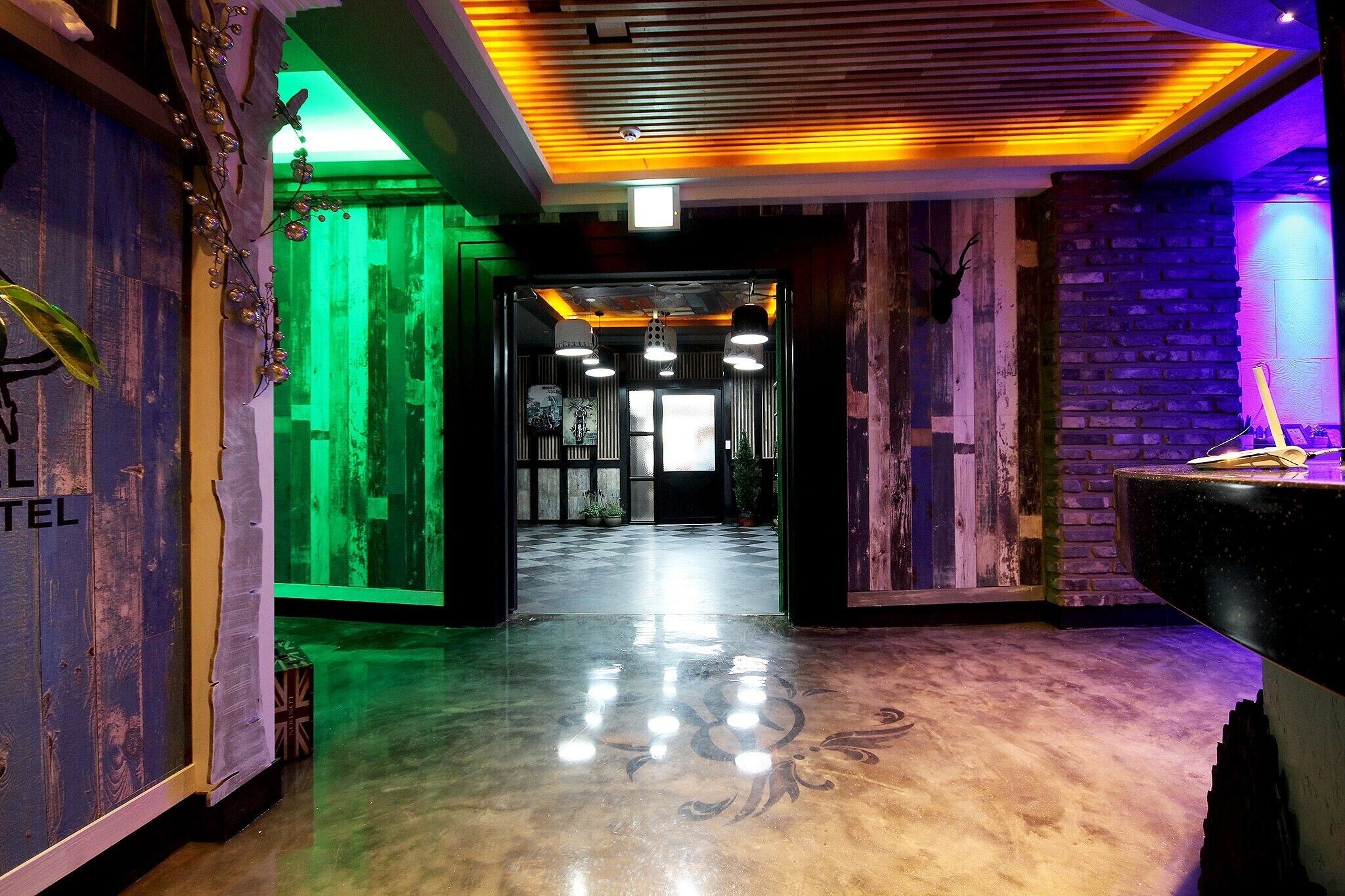 Raphael Hotel
