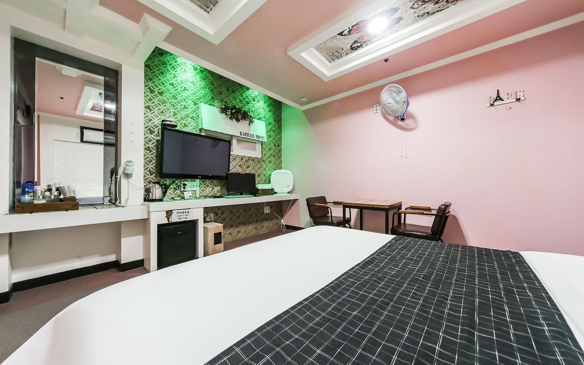 Raphael Hotel