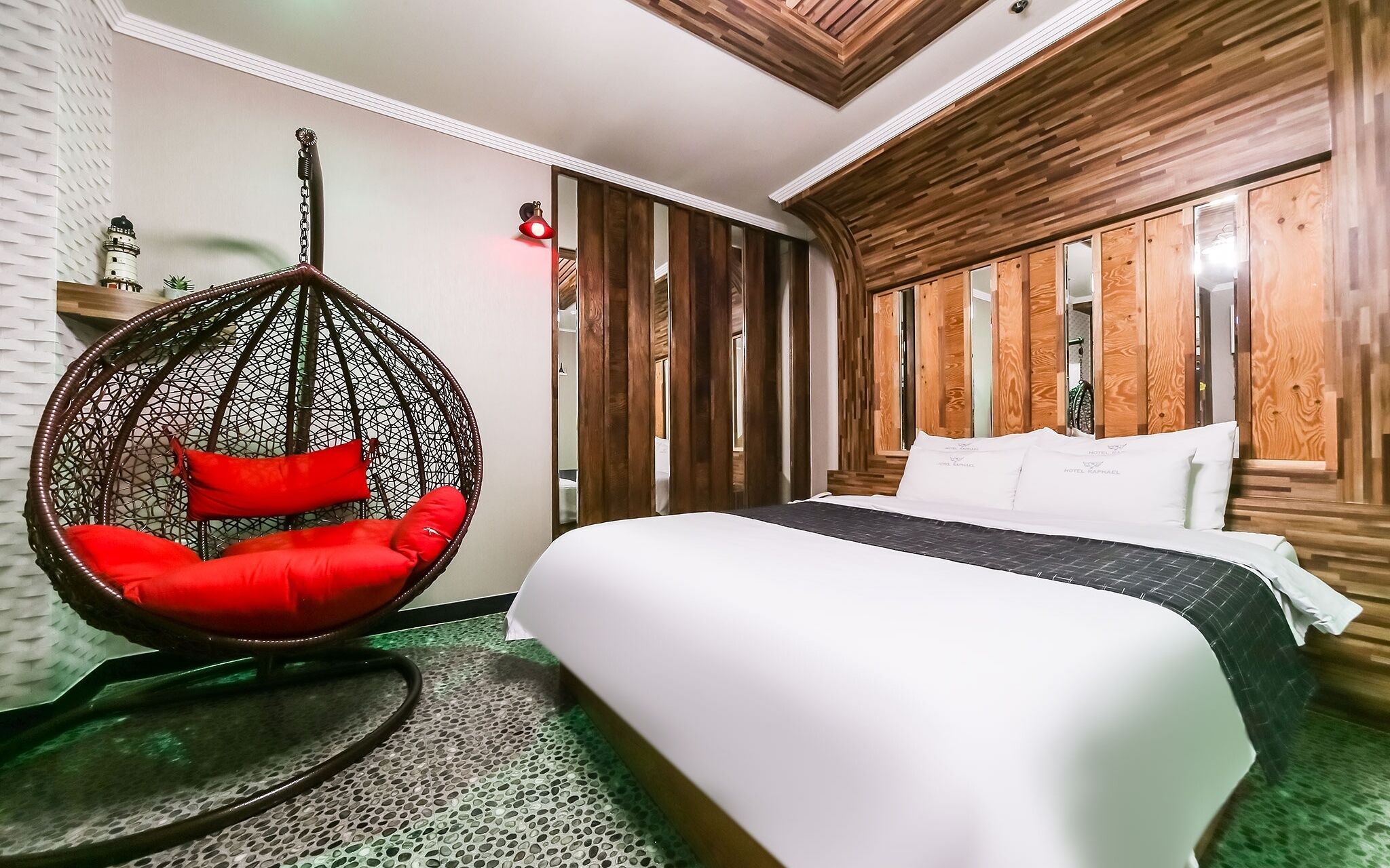 Raphael Hotel