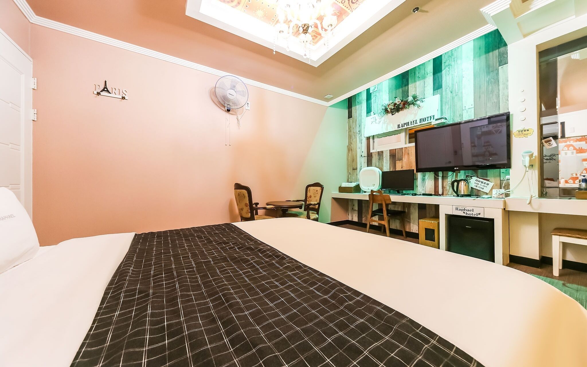 Raphael Hotel