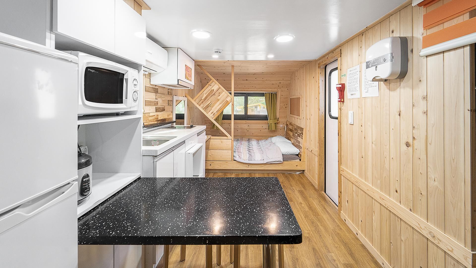 Chuncheon Jayooinui Spacaravan
