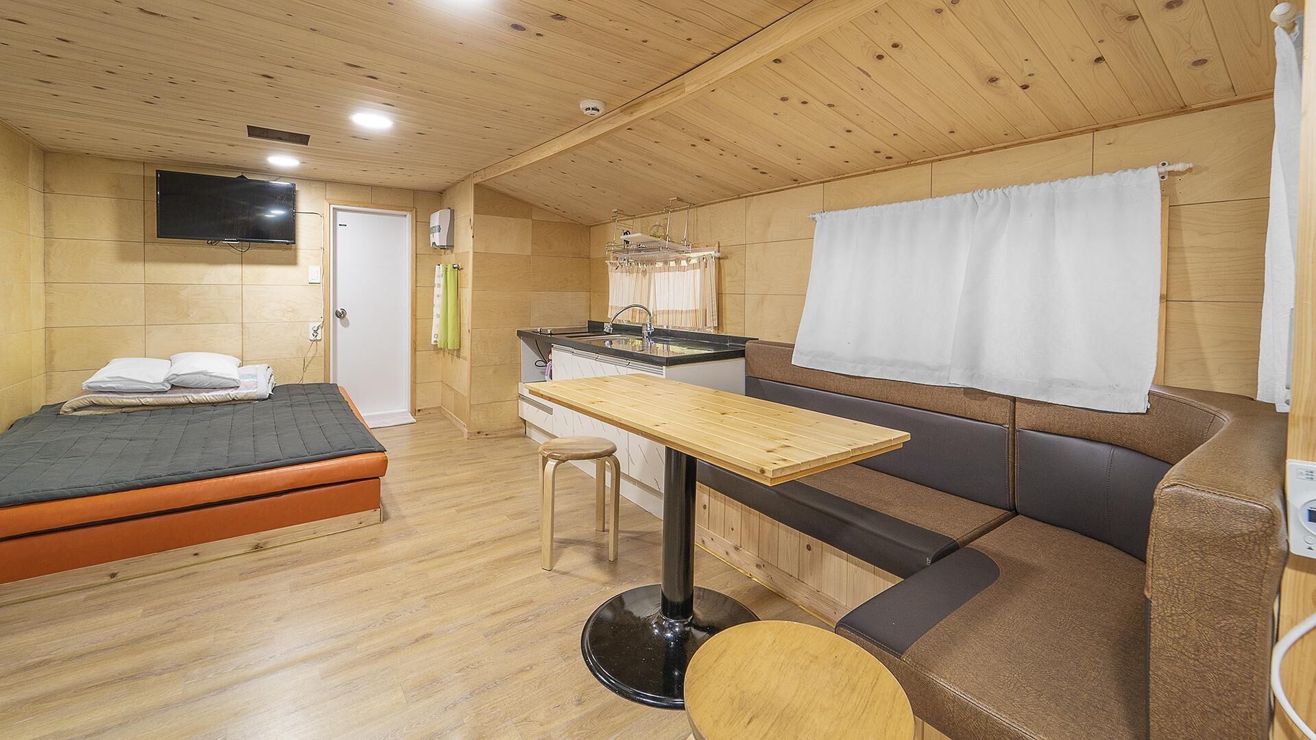 Chuncheon Jayooinui Spacaravan
