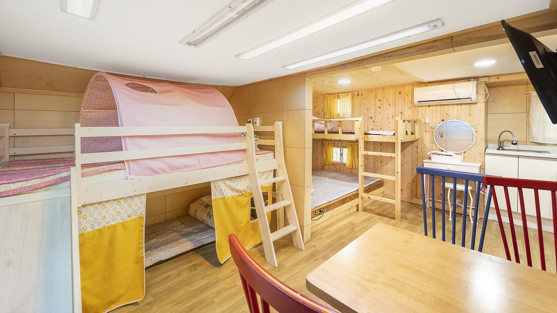 Chuncheon Jayooinui Spacaravan