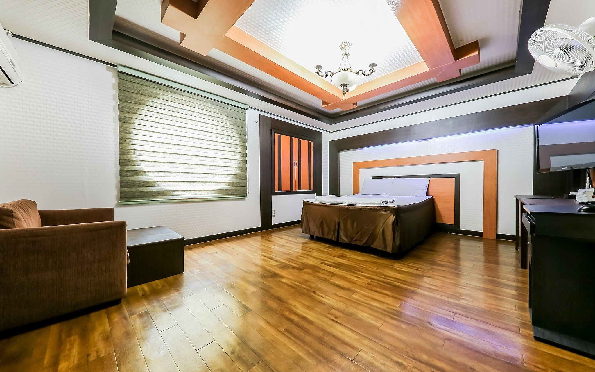The Wall Hotel