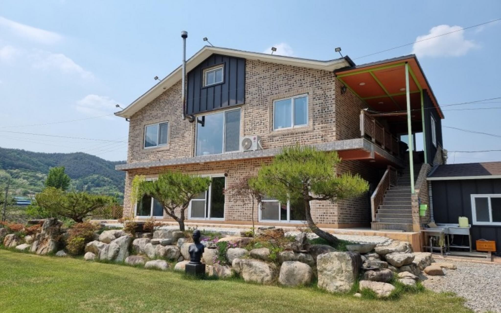 Muju Windmills and Streams Pension