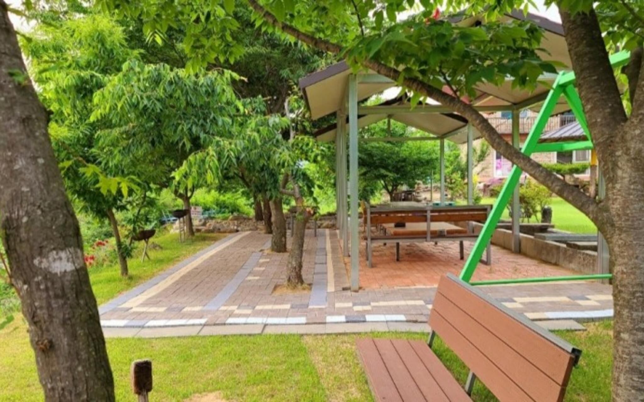 Muju Windmills and Streams Pension