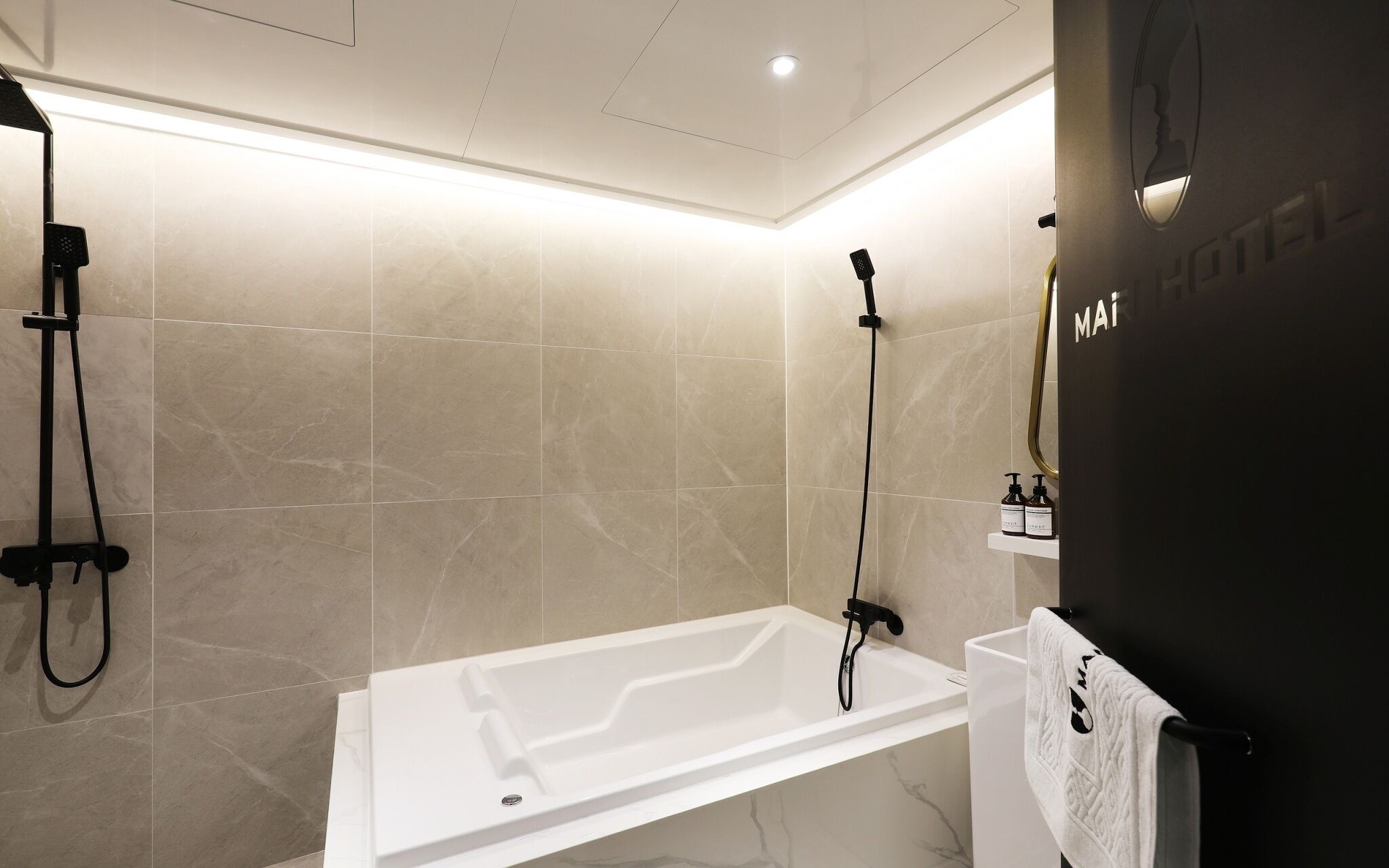 Mari Hotel
