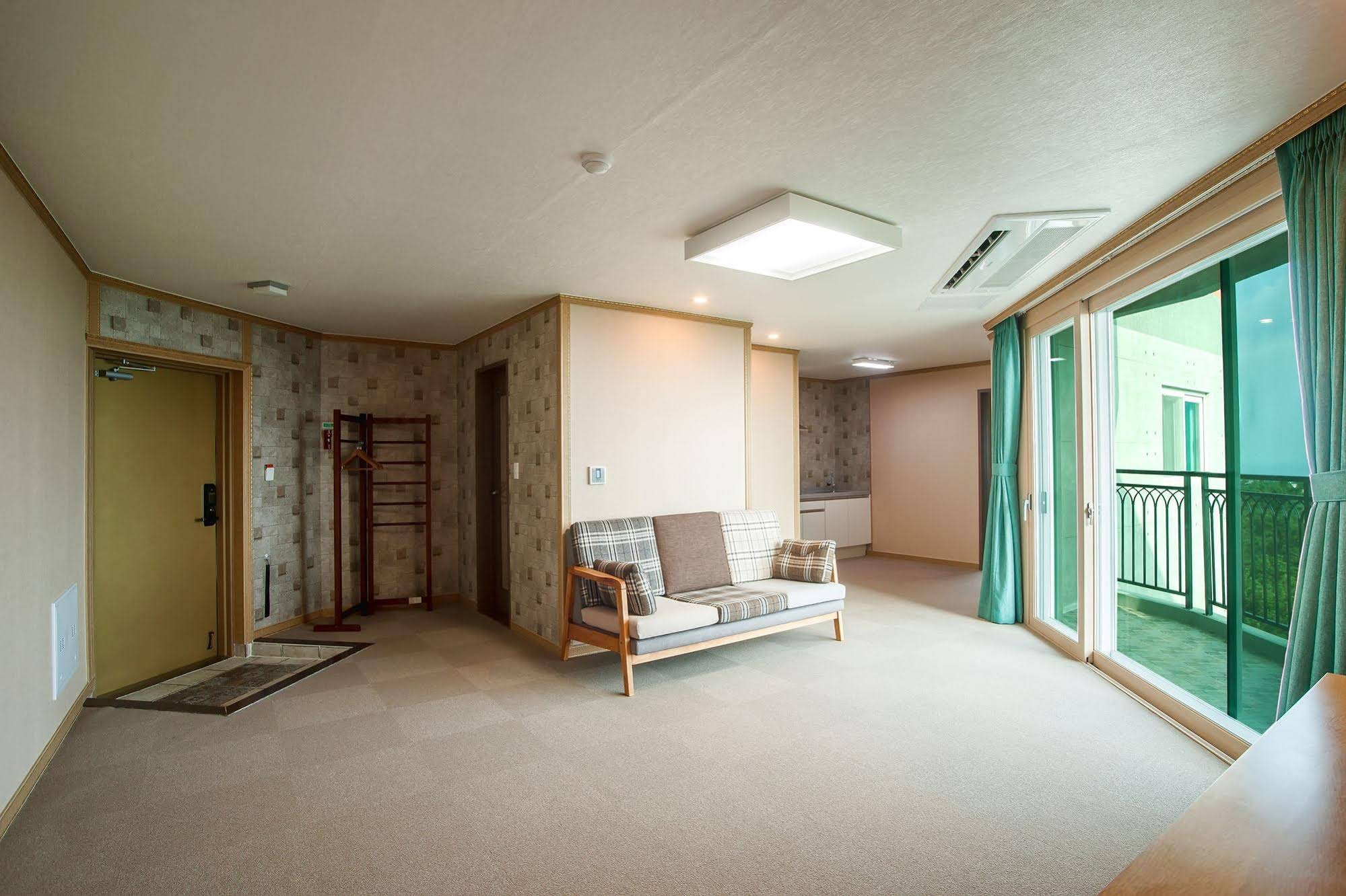 J.View Hotel