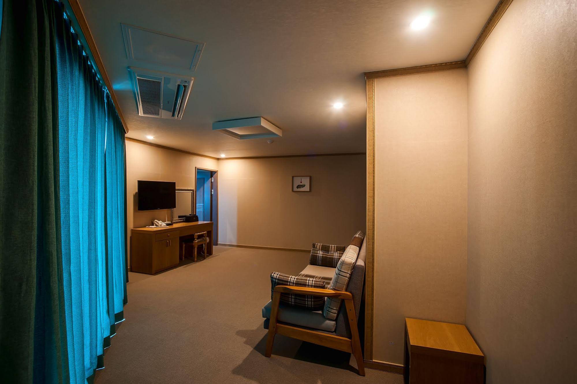 J.View Hotel