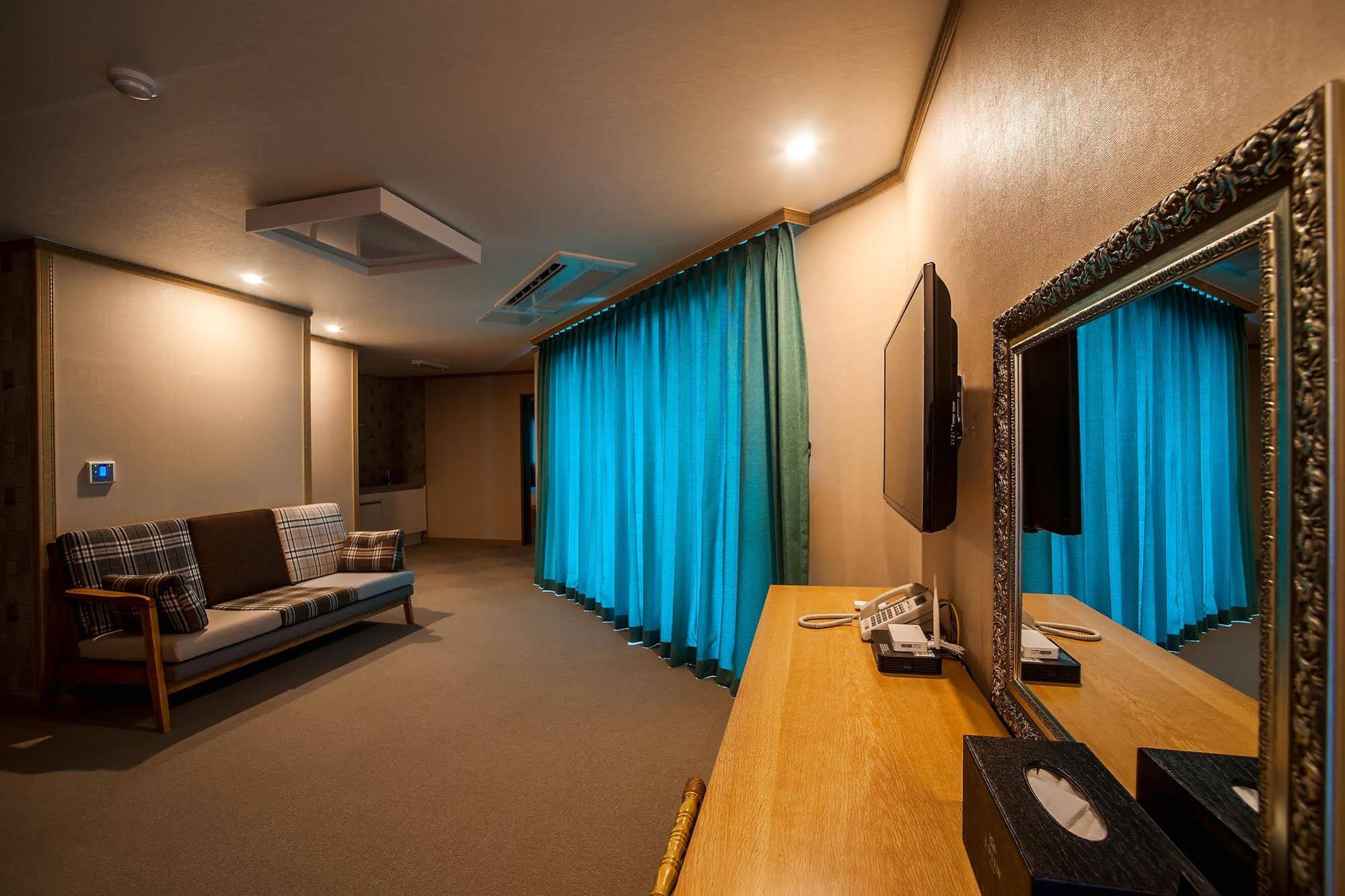 J.View Hotel