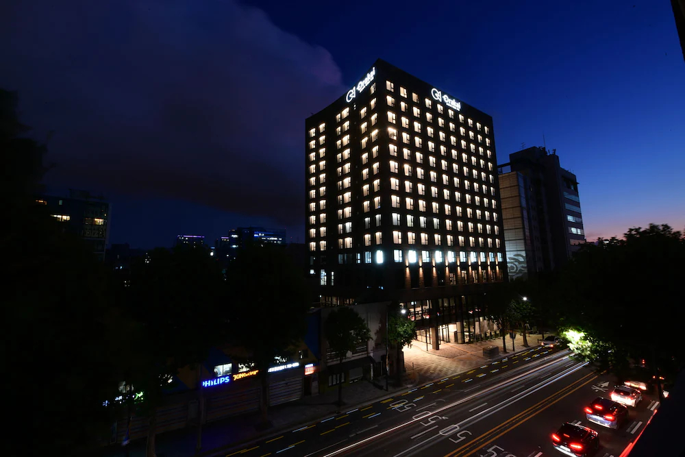 Orakai Daehakro Hotel
