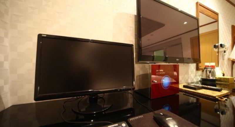 Two Be In Tourist Hotel
