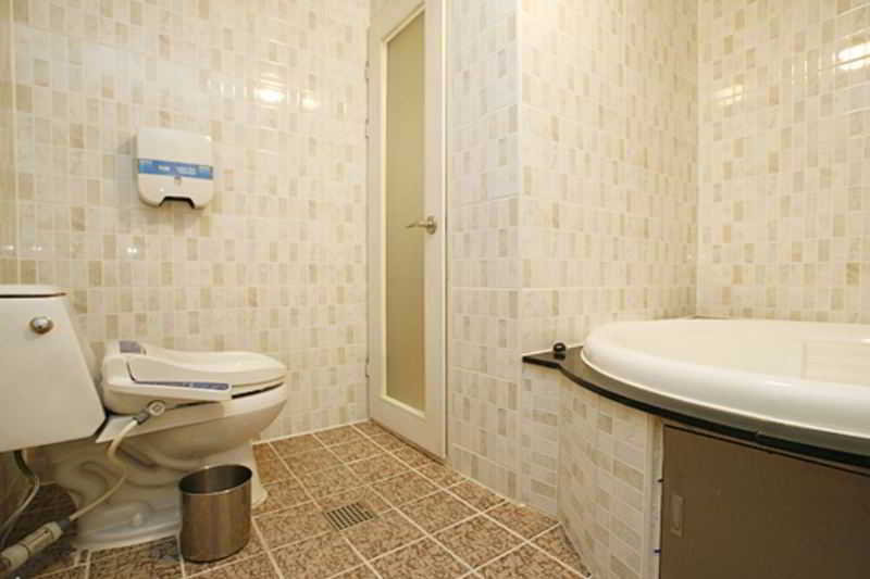 Two Be In Tourist Hotel