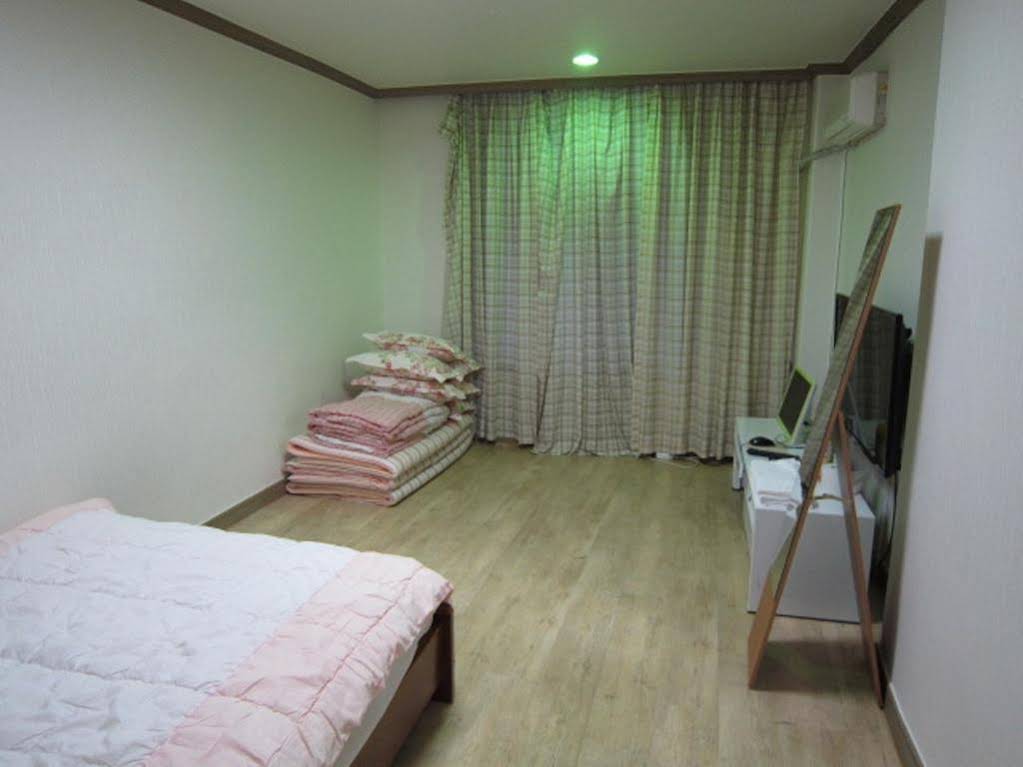 Goodstay Chowon Resortel