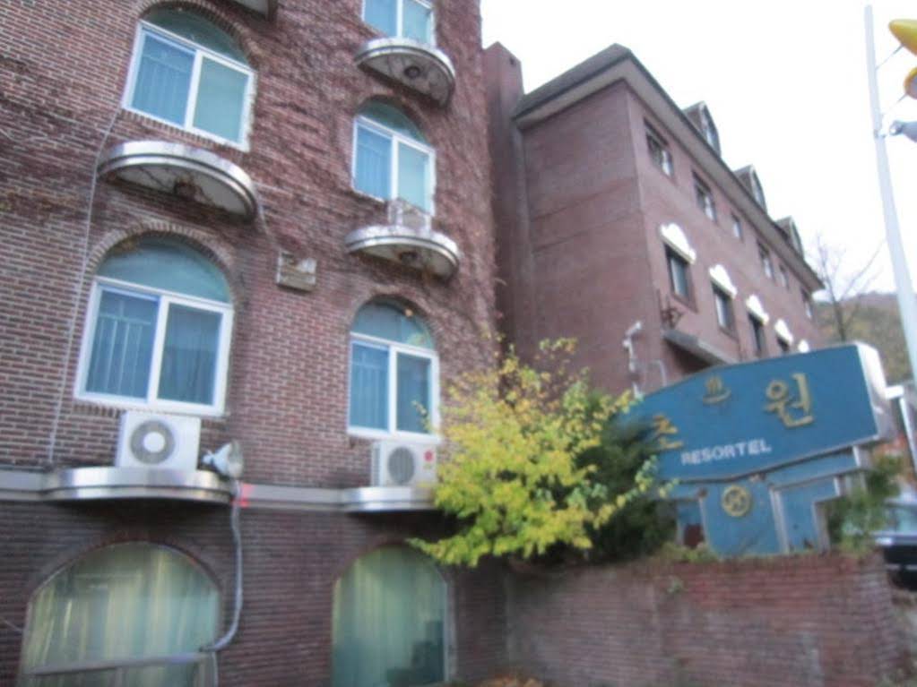 Goodstay Chowon Resortel