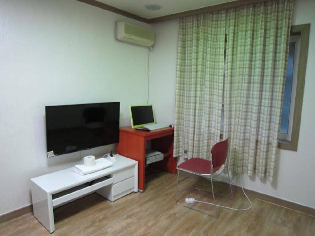 Goodstay Chowon Resortel