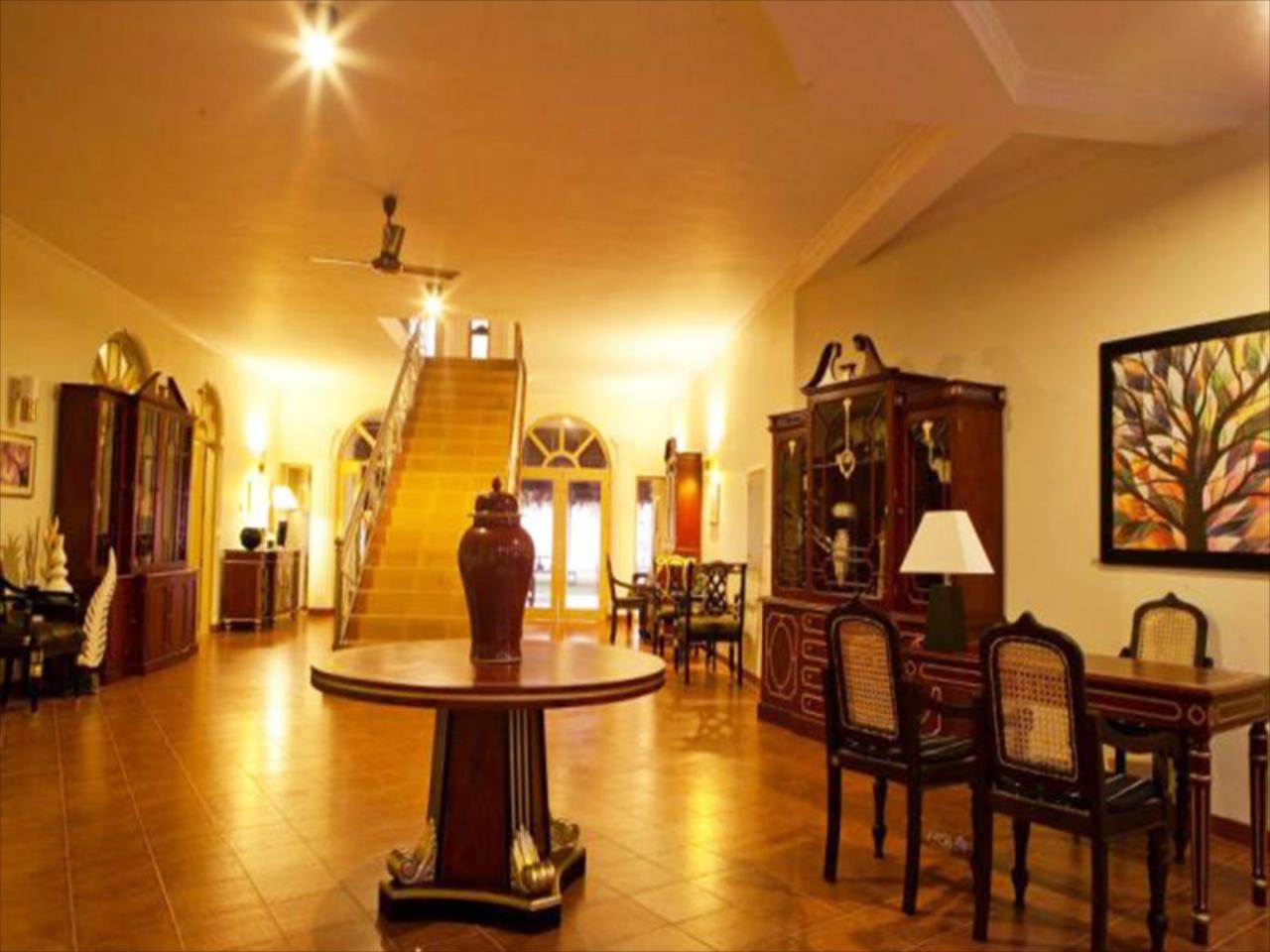 Lagoon Beach Villa
