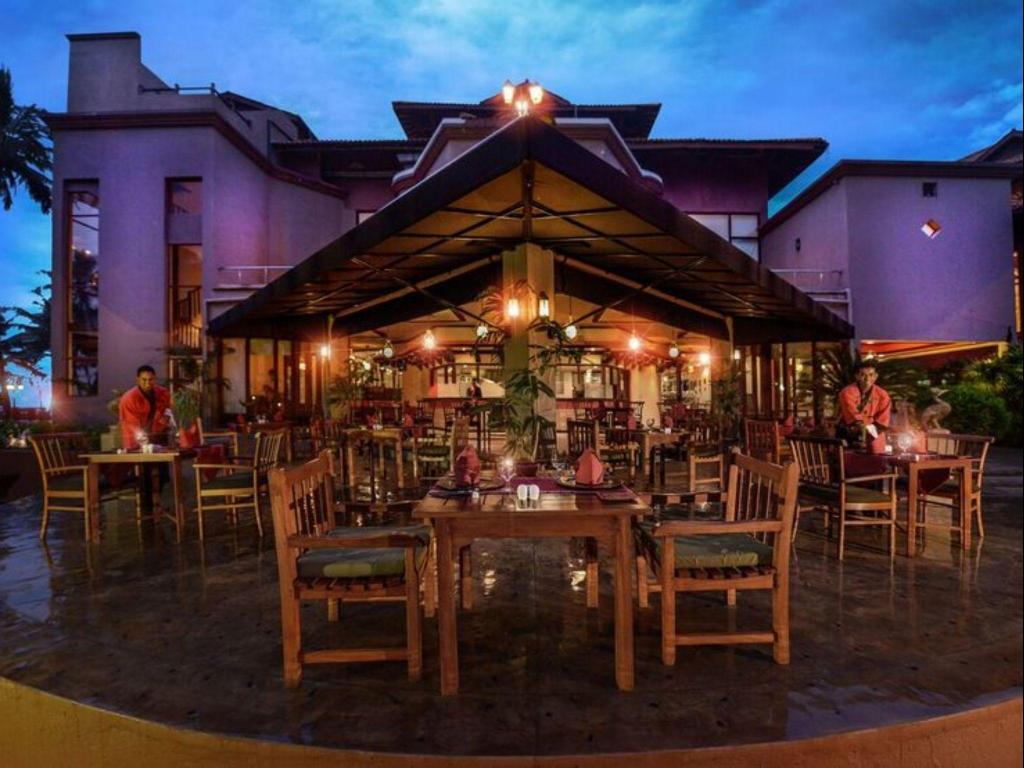 Royal Palms Beach Hotel