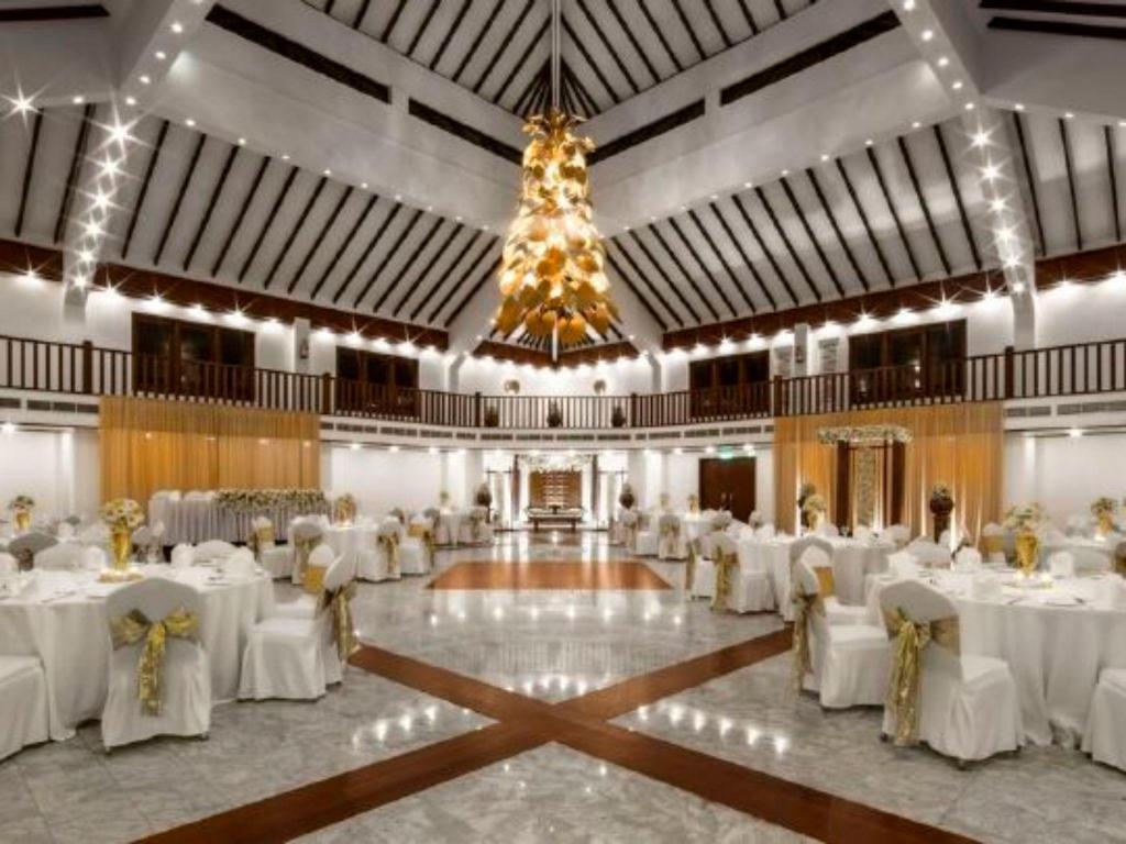 Royal Palms Beach Hotel