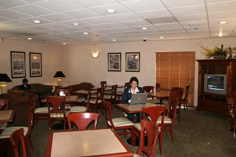 Holiday Inn Express Saltillo Zona Aeropuerto