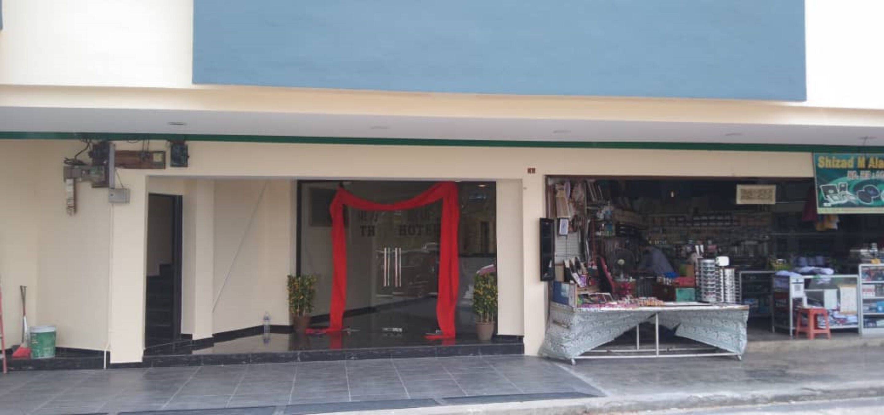 Th Hotel by OYO Rooms