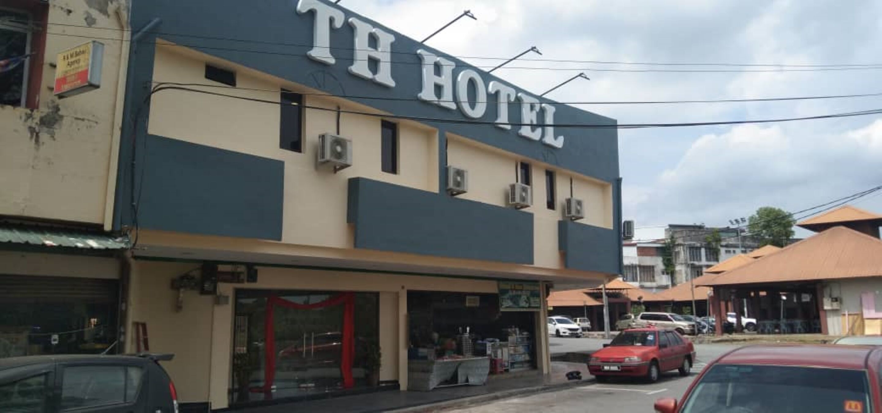 Th Hotel by OYO Rooms