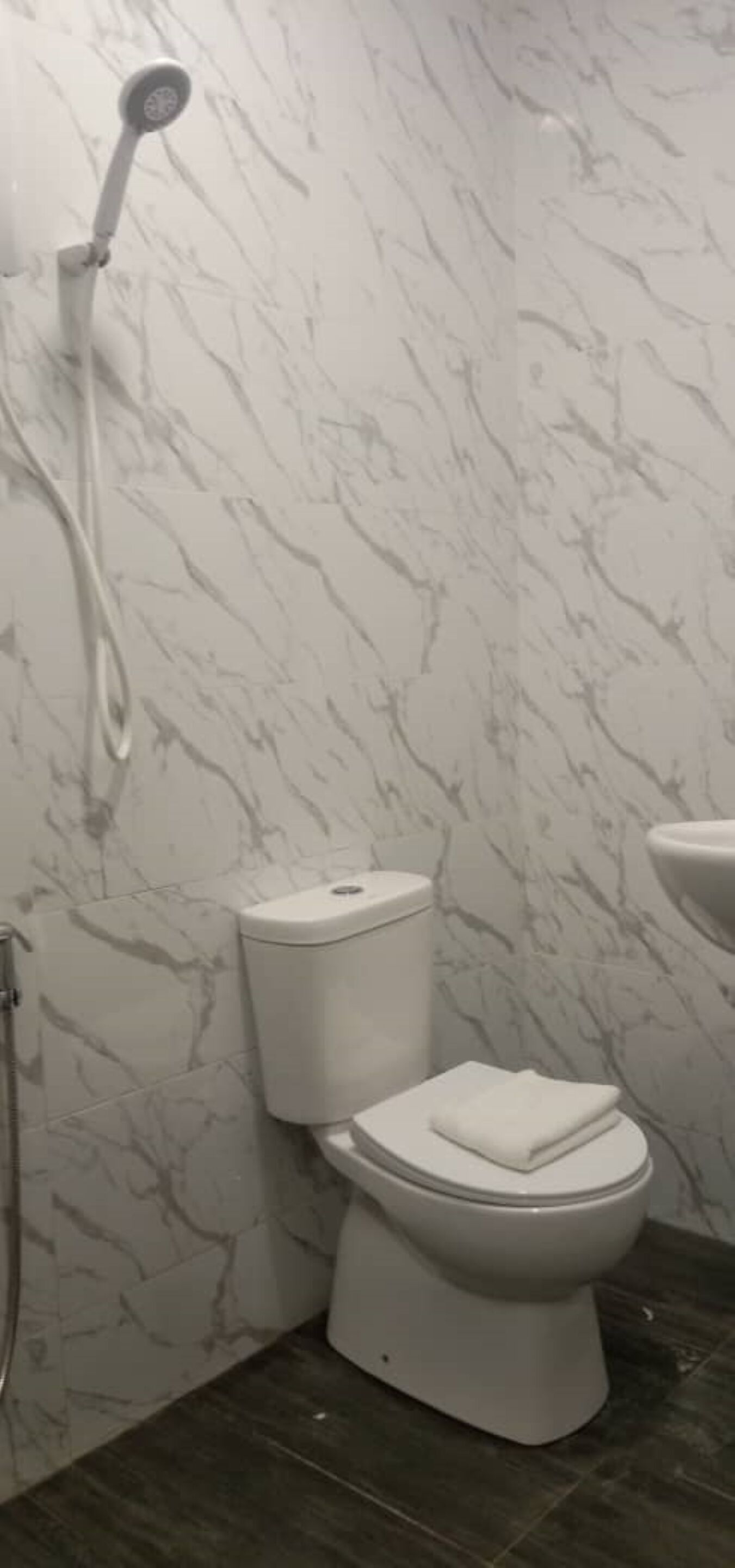 Th Hotel by OYO Rooms