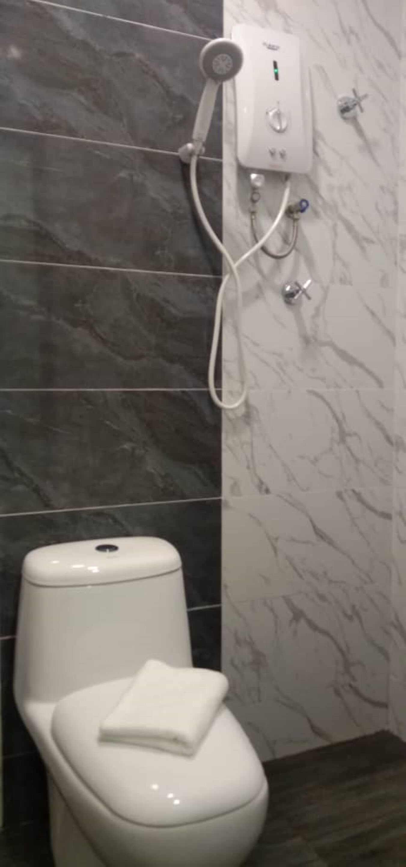 Th Hotel by OYO Rooms