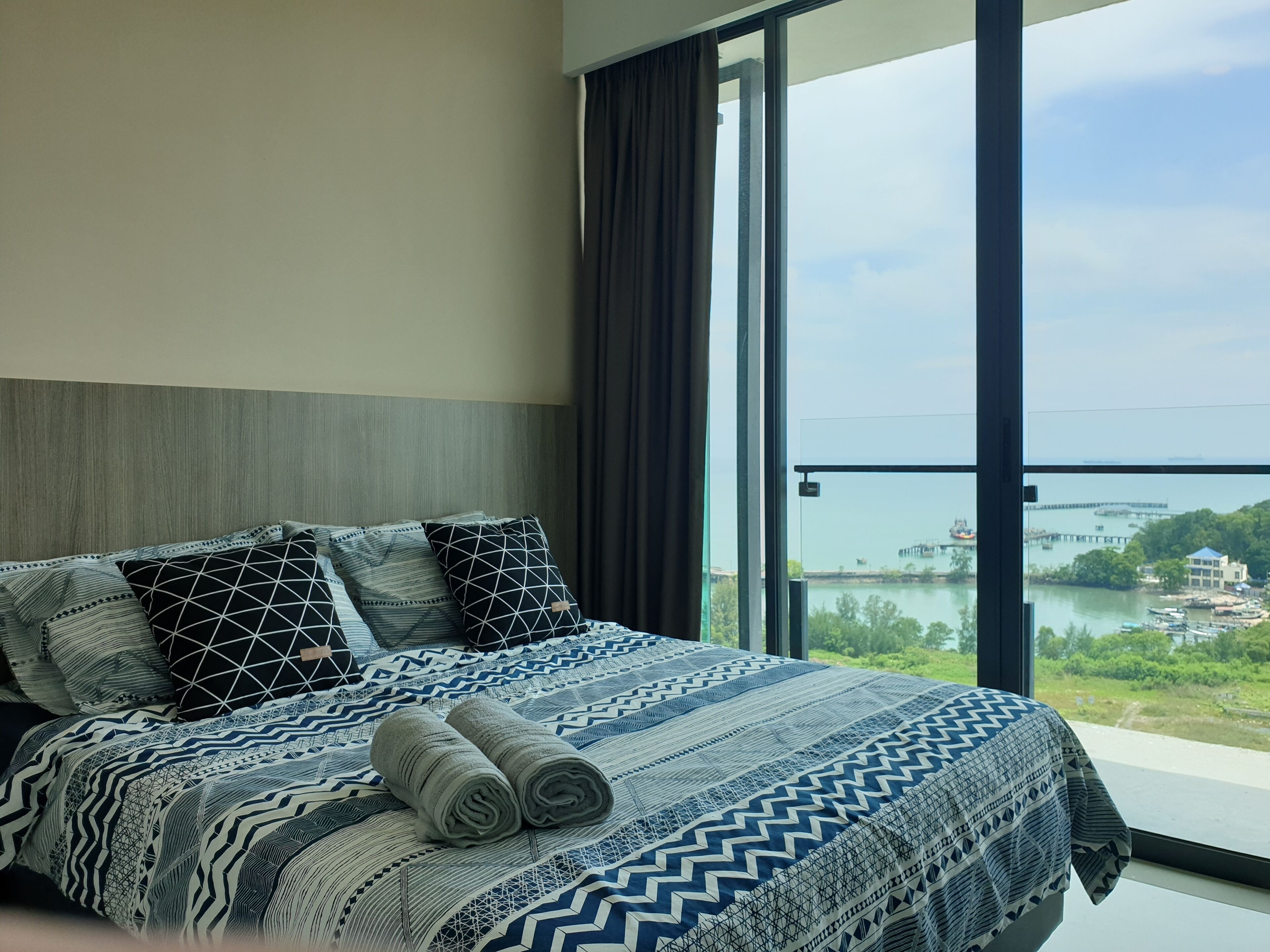 D'wharf Residence PD Waterfront Family Twin Suite by AirPlan