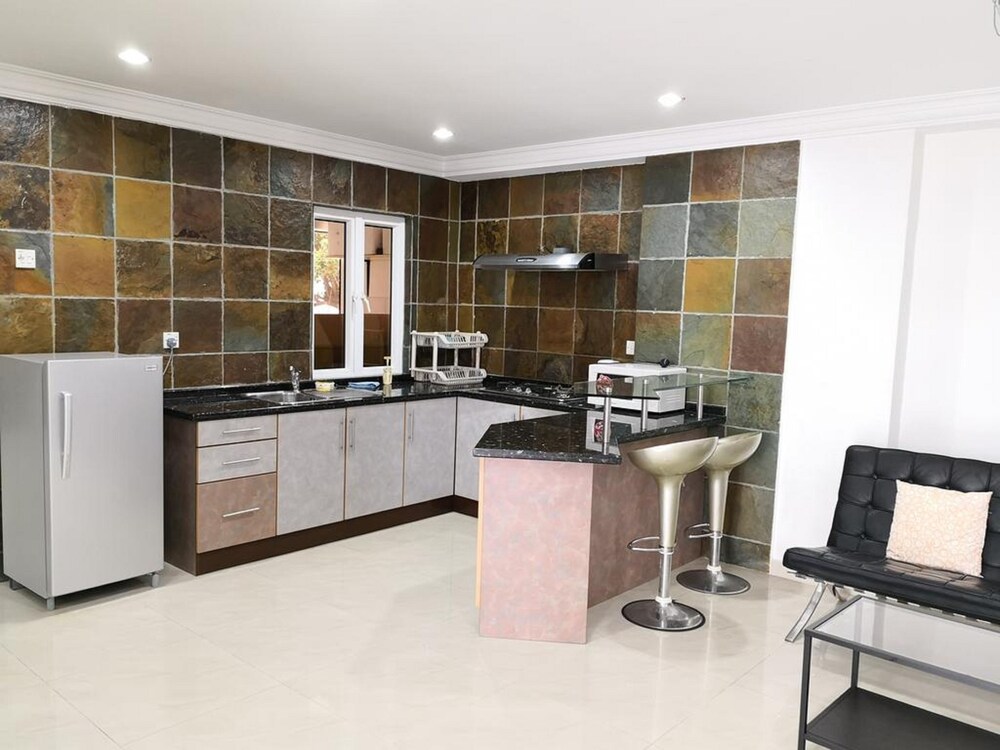 MUHOME Marina Crescent Poolside PD