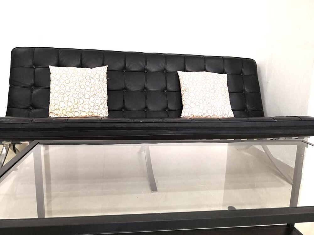 MUHOME Marina Crescent Poolside PD