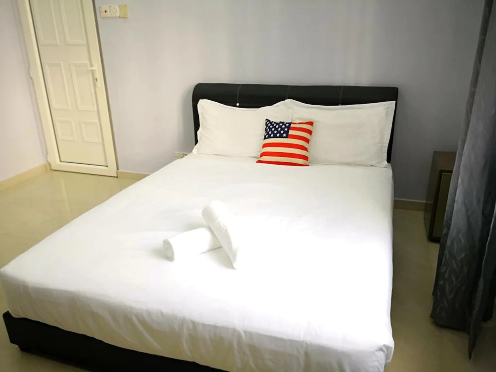 MUHOME Marina Crescent Poolside PD