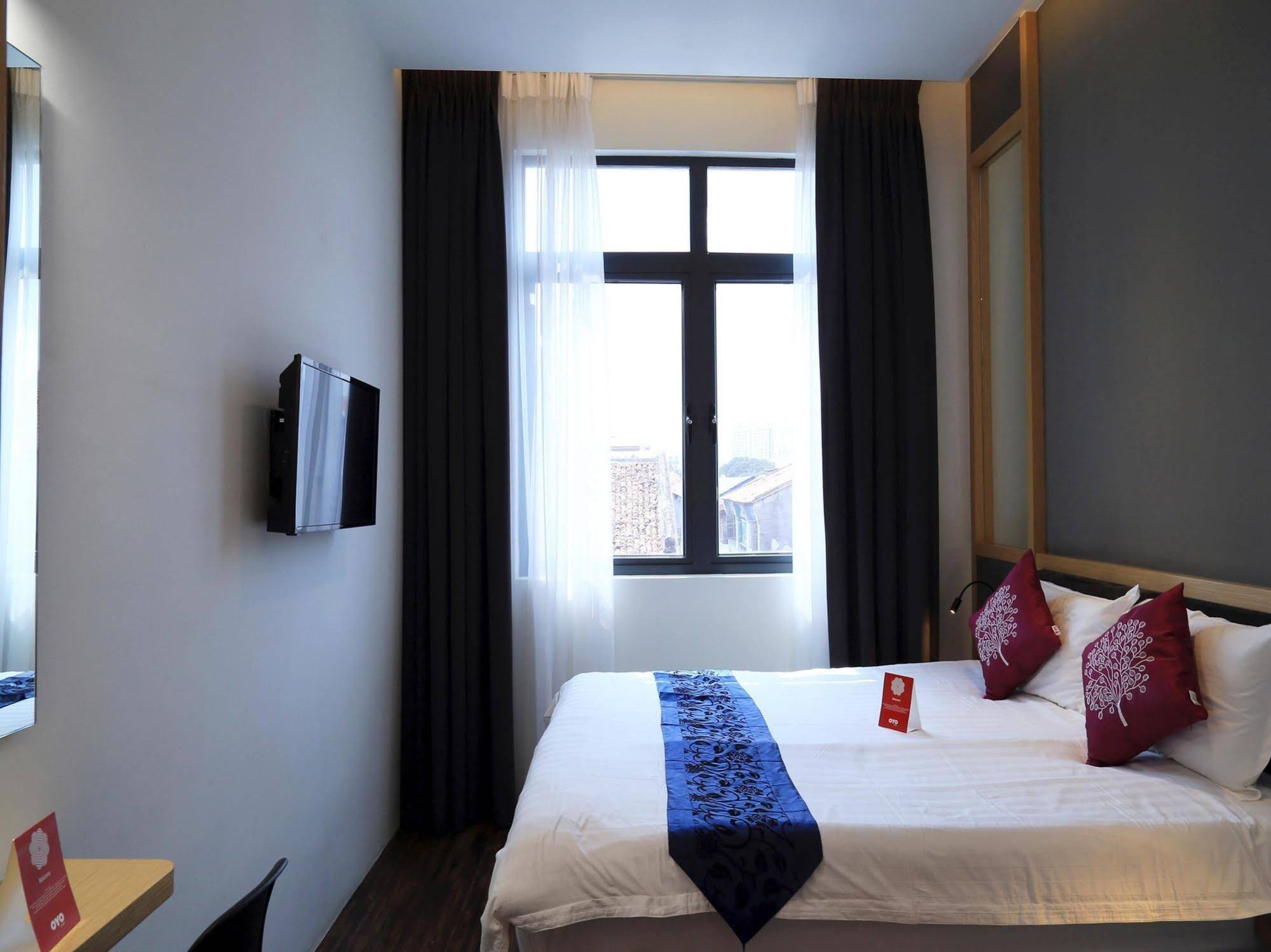 B Street Hotel