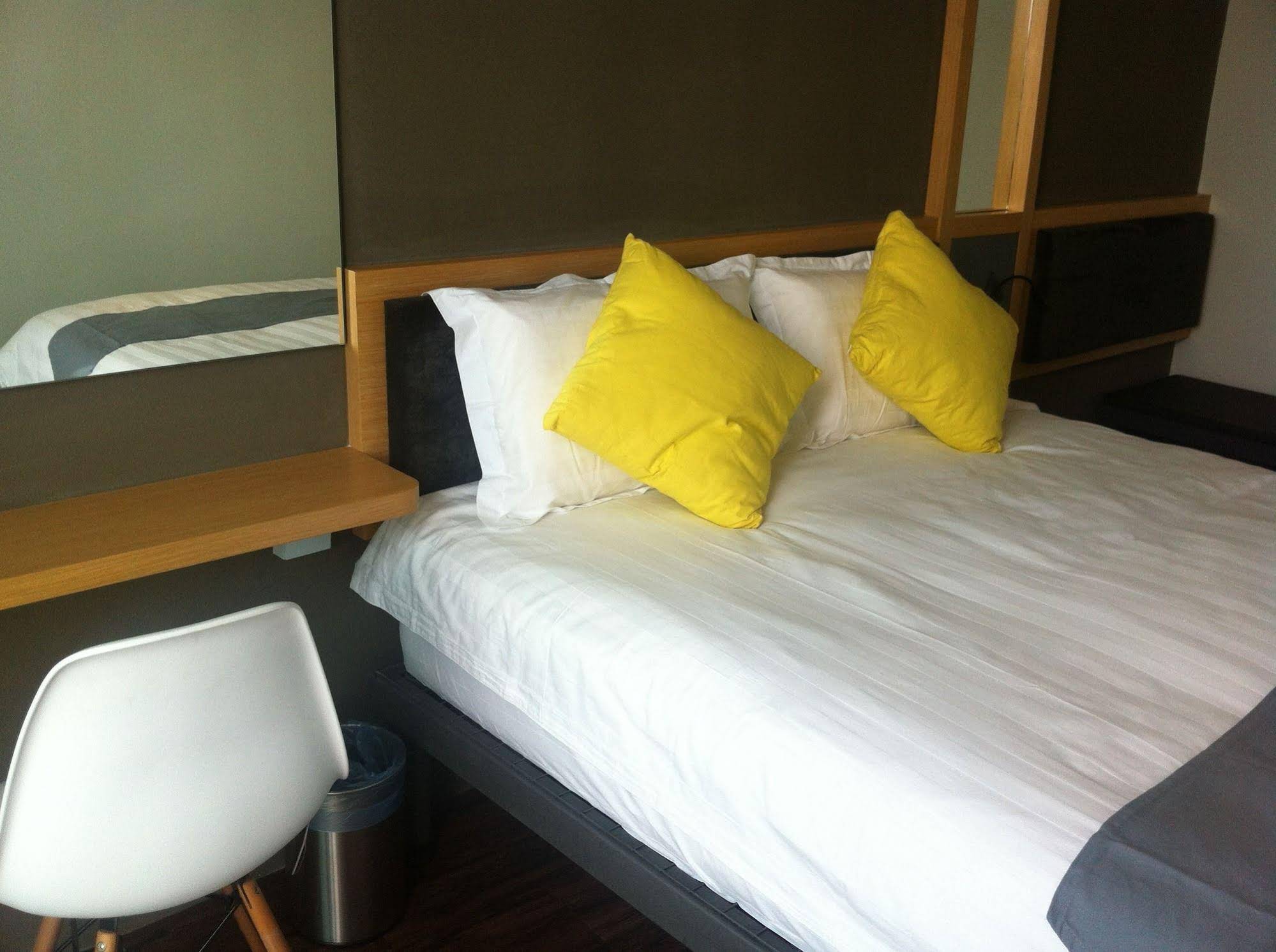 B Street Hotel