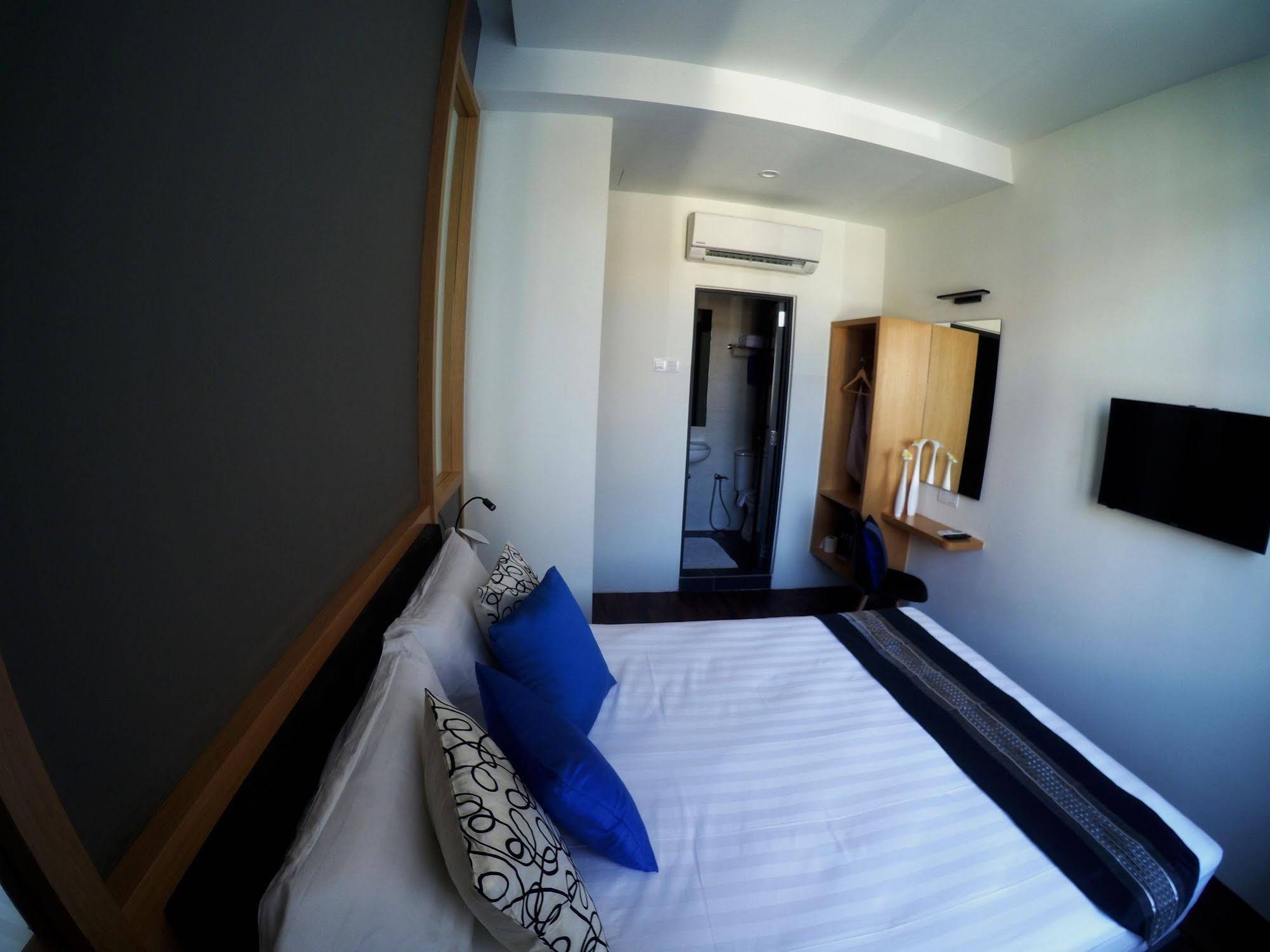 B Street Hotel