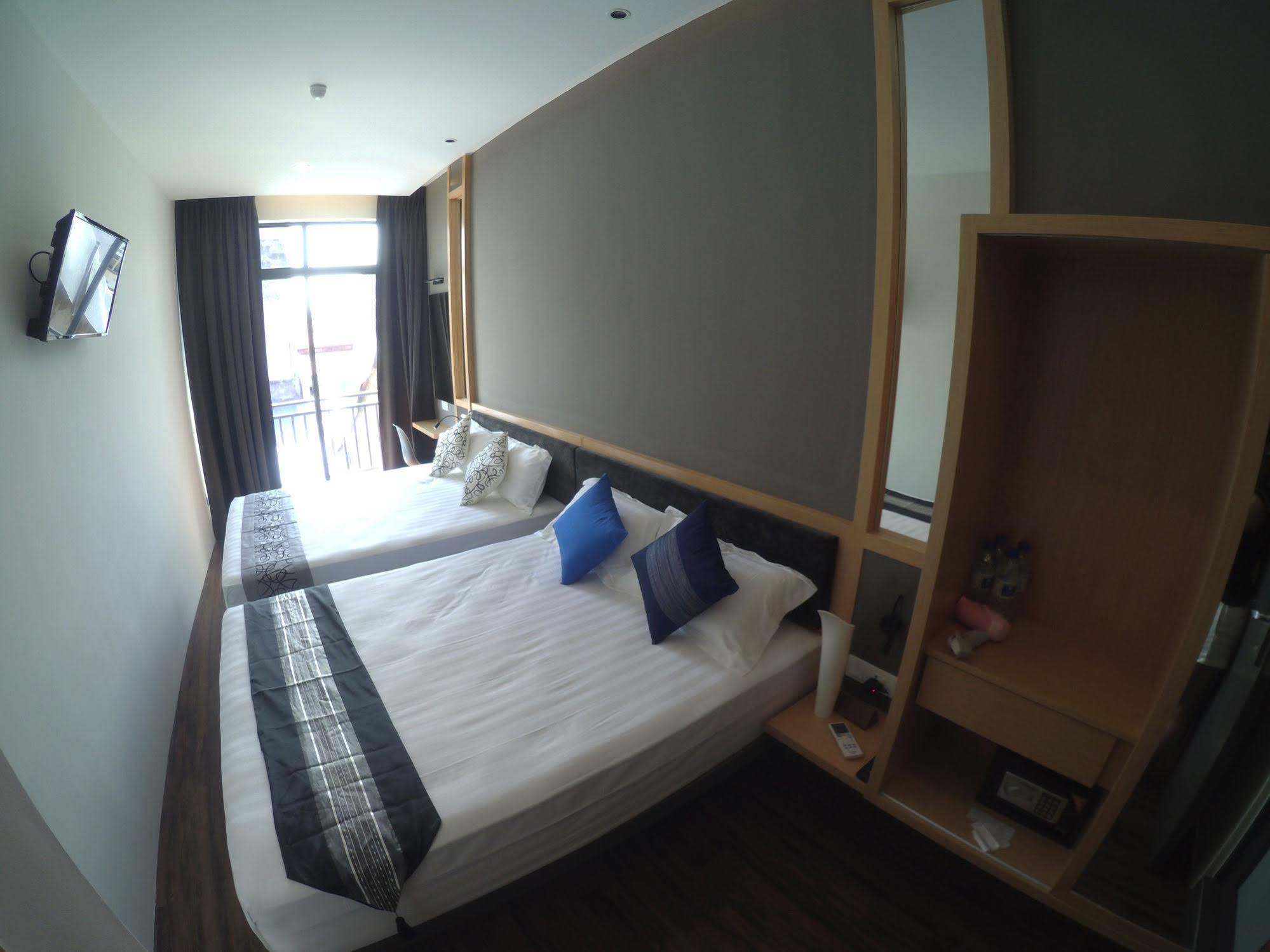 B Street Hotel