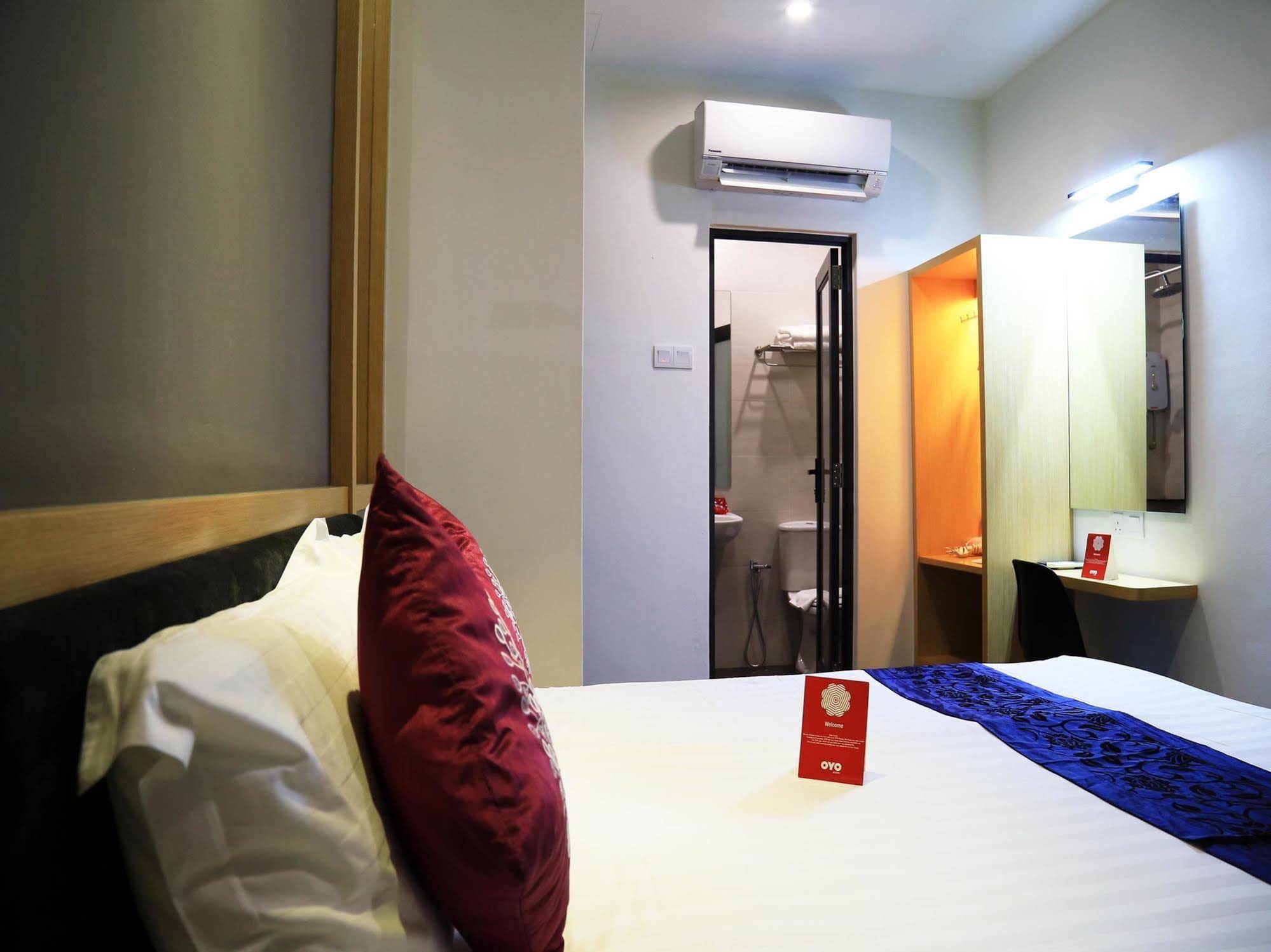 B Street Hotel