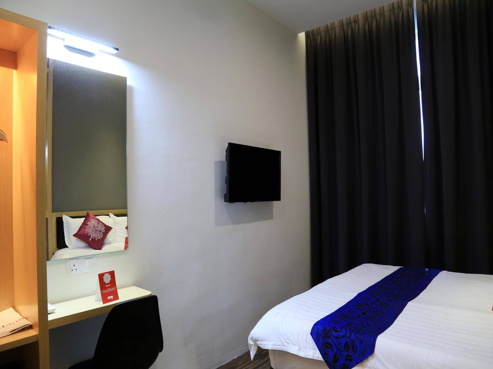 B Street Hotel