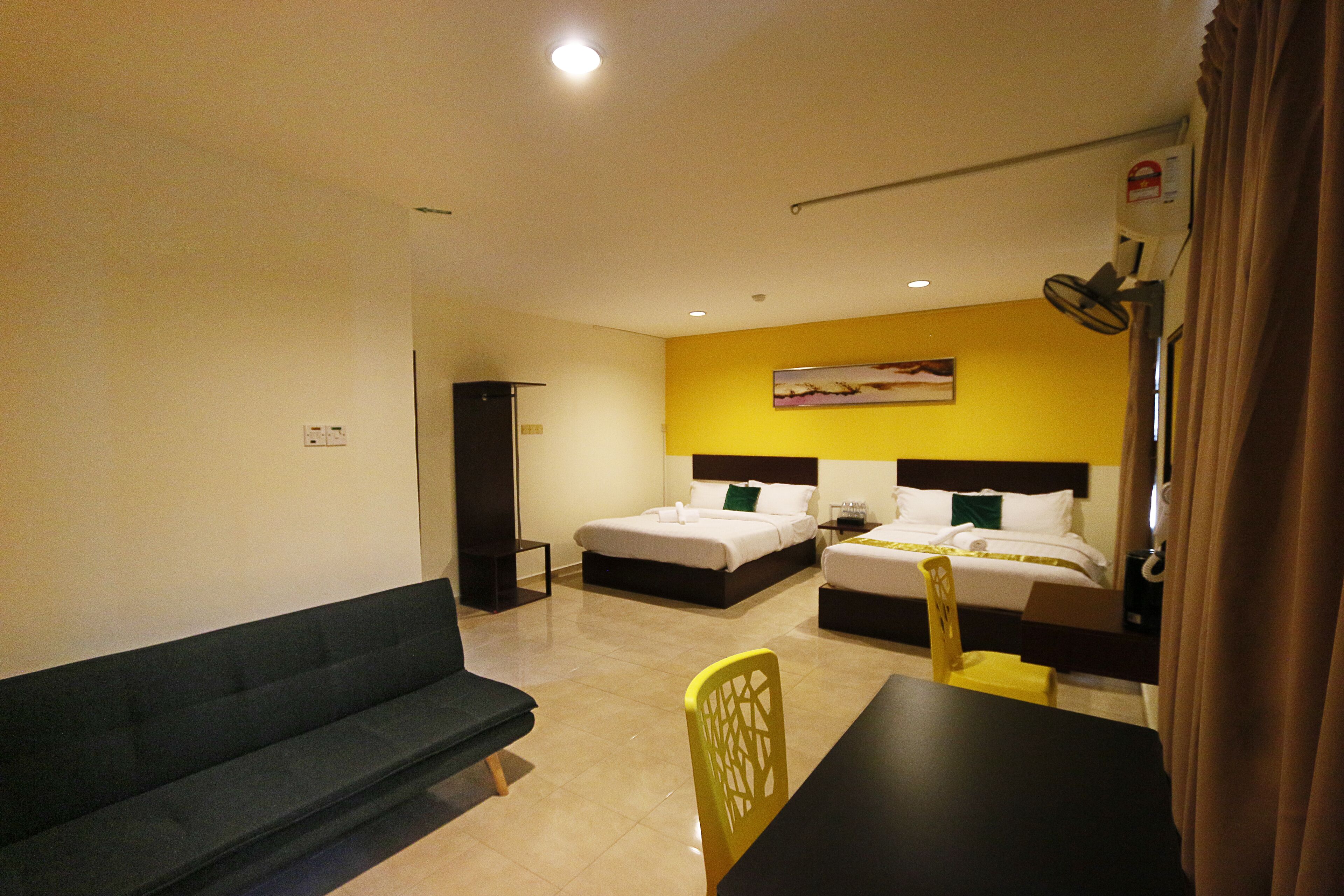 Golden Roof Hotel Falim