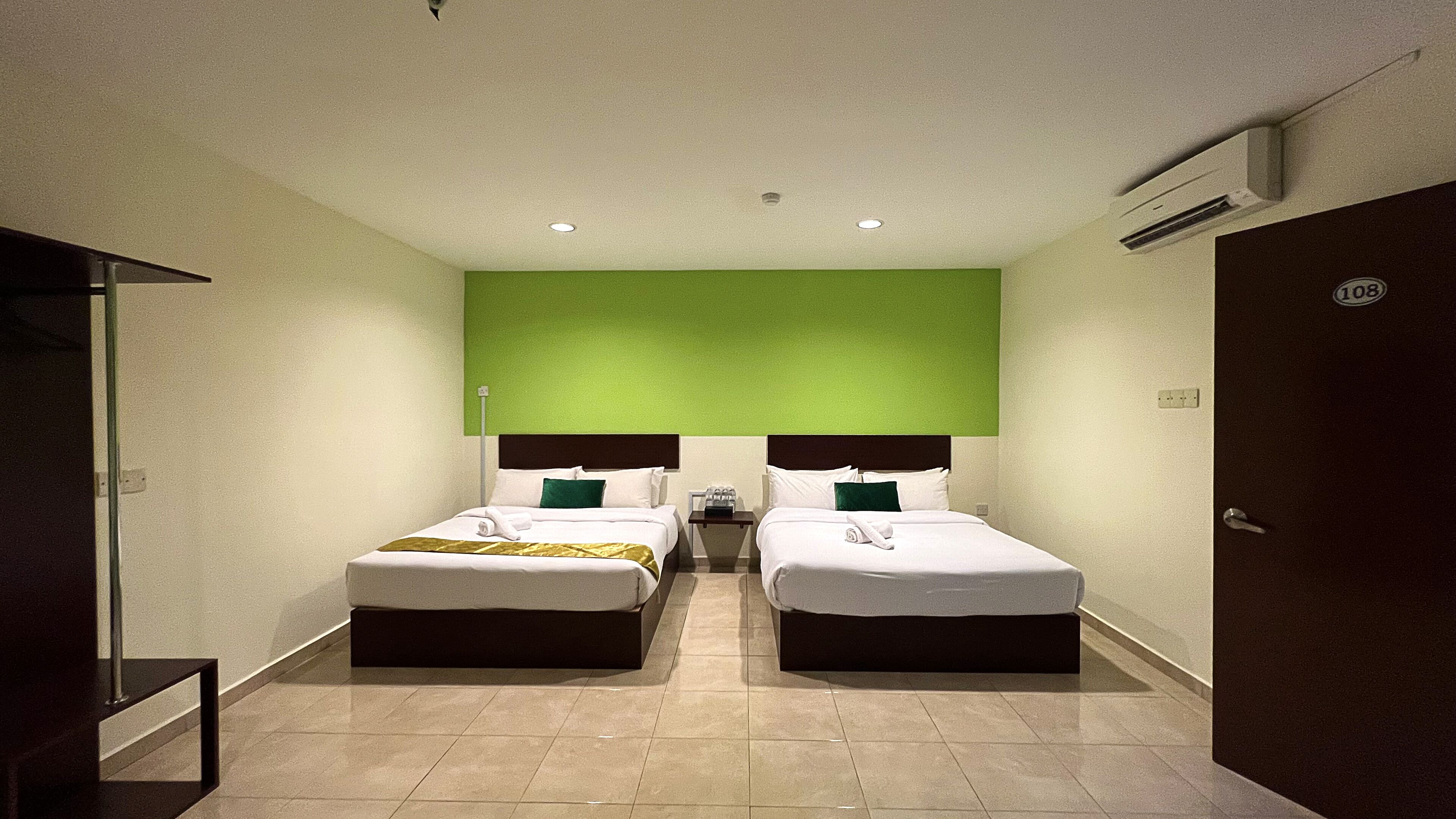 Golden Roof Hotel Falim