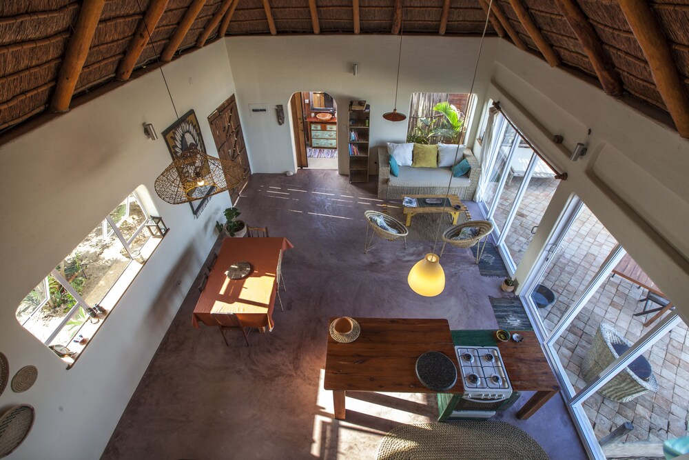 Pura Vida Tofo Beach House