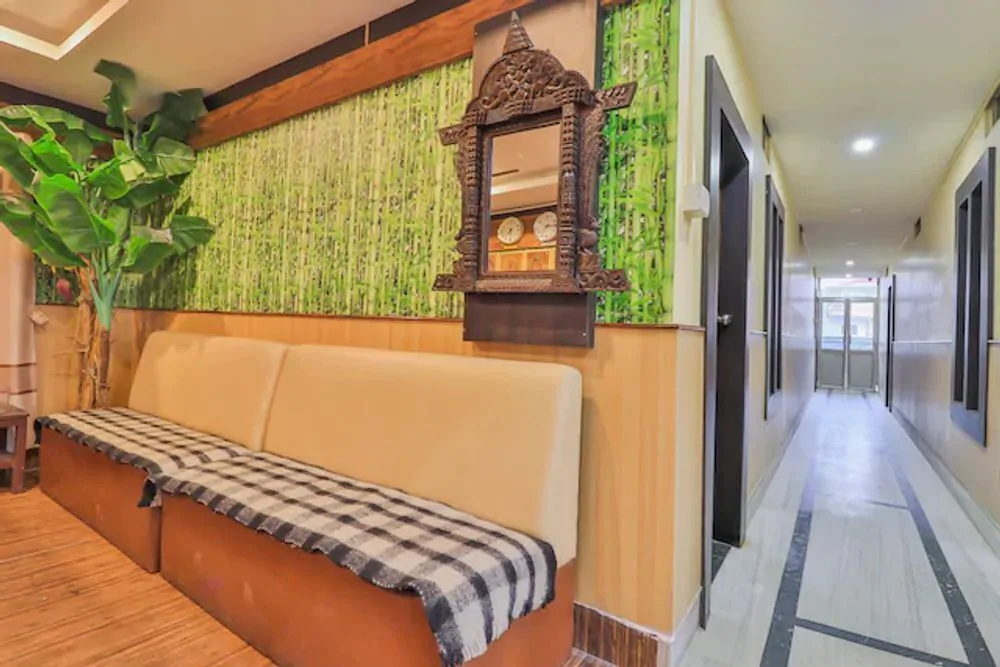 Hotel R r by OYO Rooms
