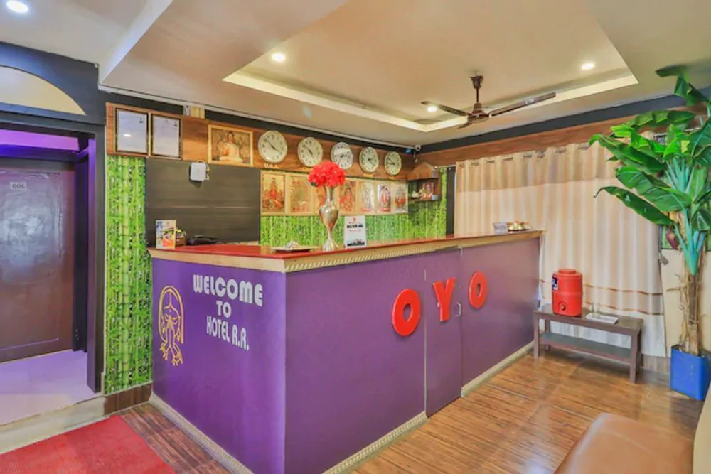 Hotel R r by OYO Rooms