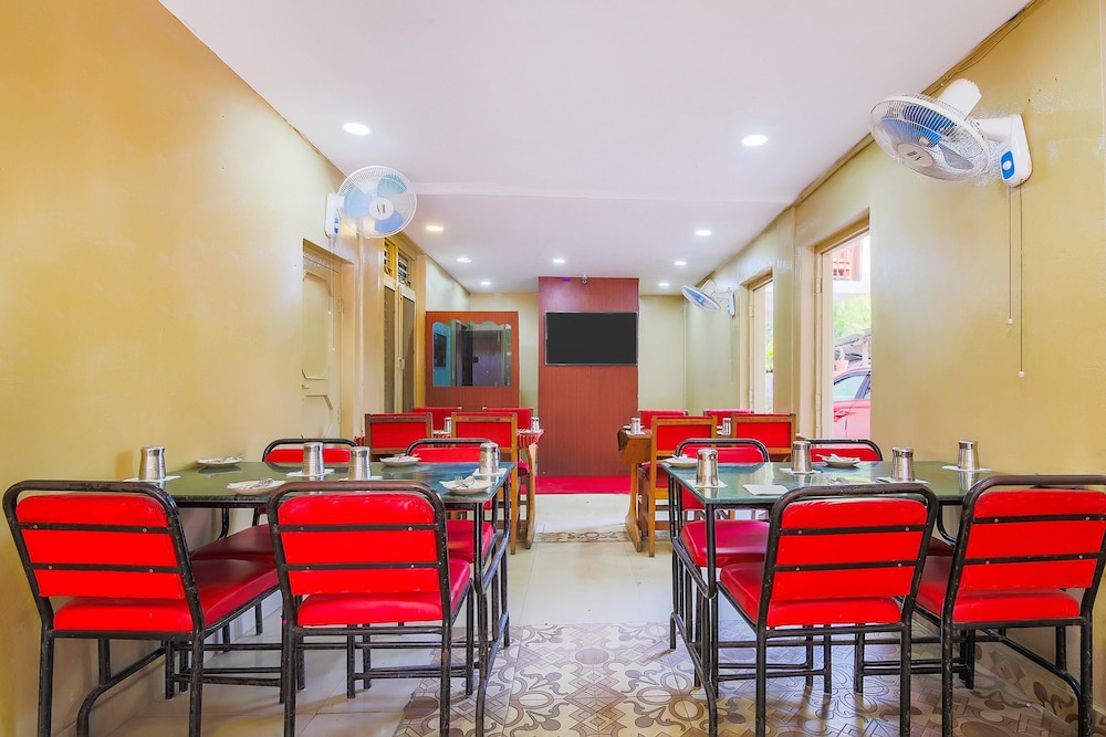 Hotel Sauraha Durbar by OYO Rooms