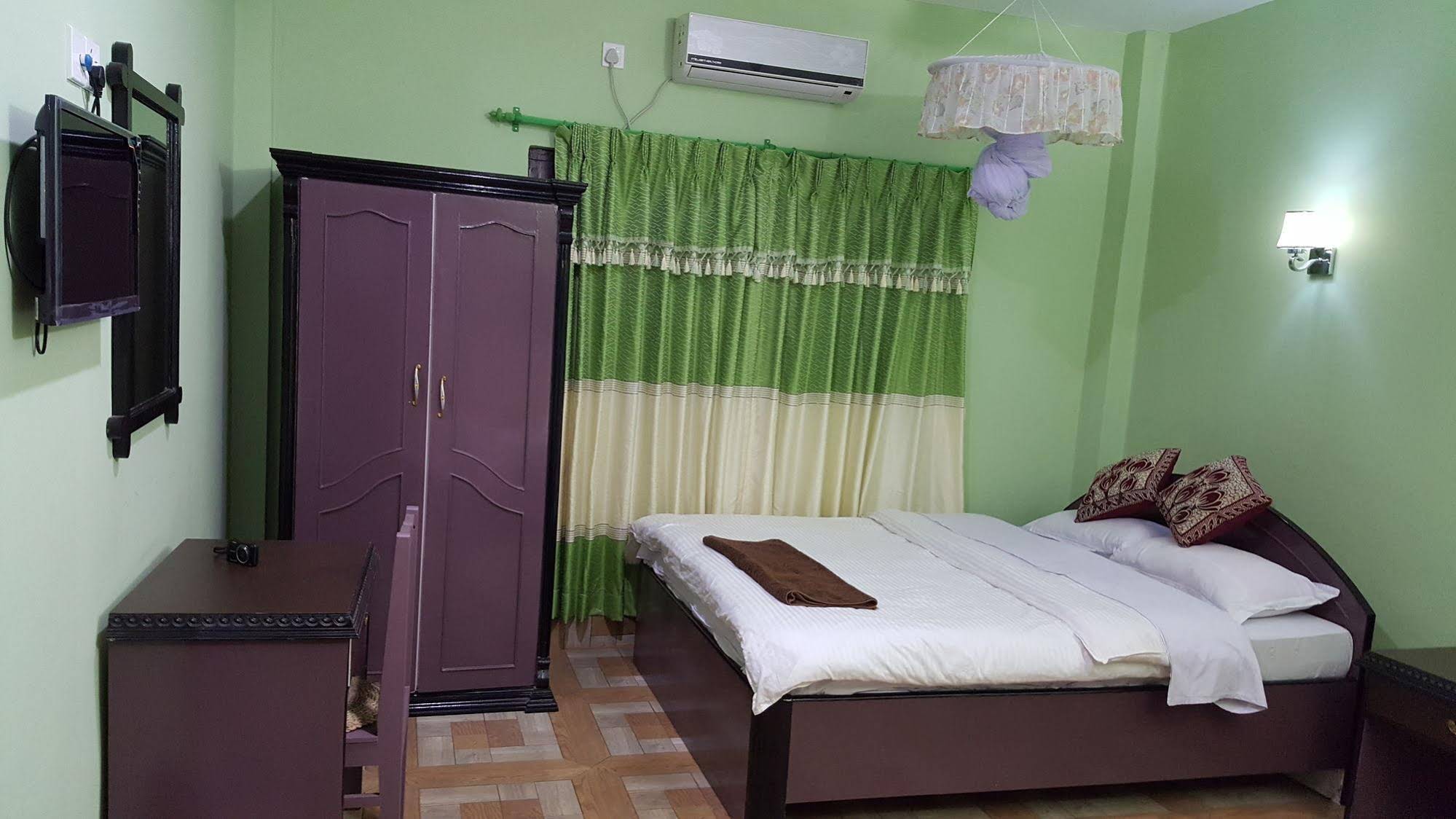 Sauraha Resort